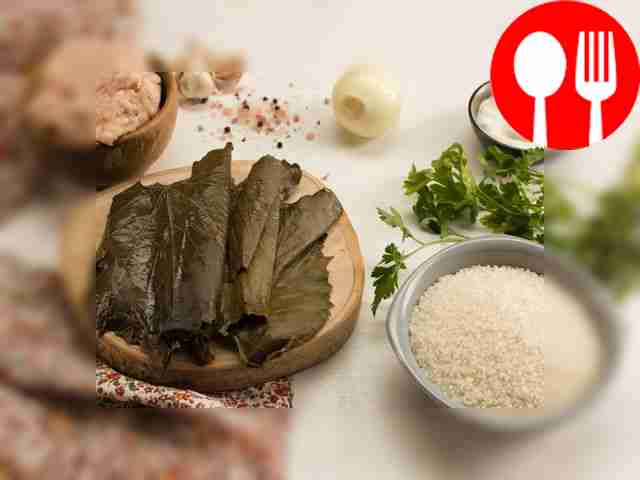 Тщательно вымойте виноградные листья и залейте...