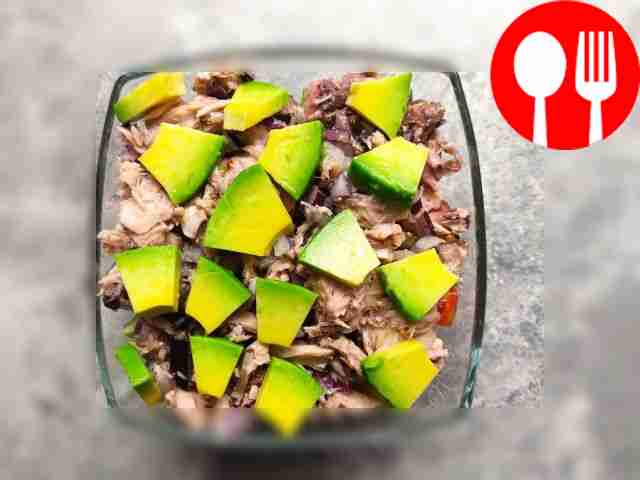 Возьмите прозрачную посуду и выкладывайте...