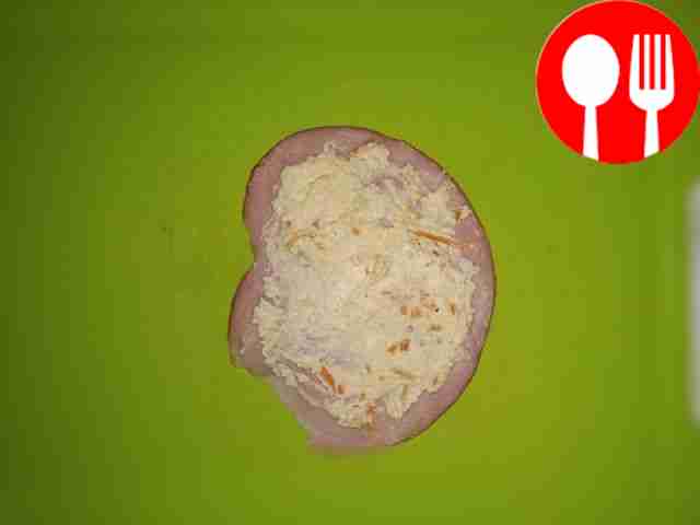 На подготовленные ломтики ветчины уложите по...