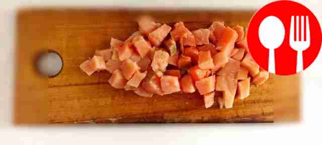 Разогрейте сковороду на среднем огне, добавьте...