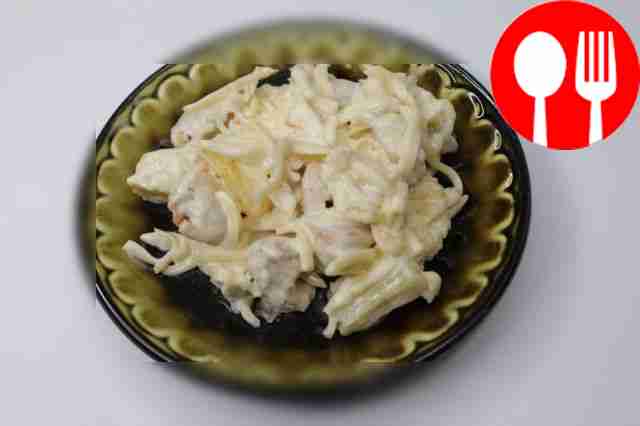 Пикантный салат из куриной грудки с ананасом