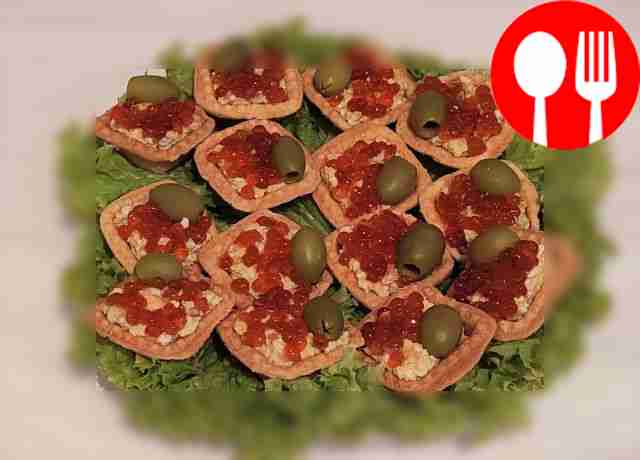 Праздничные тарталетки с икрой и печенью трески