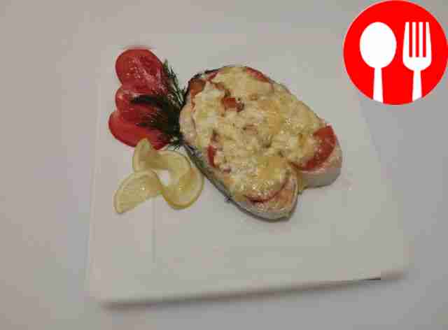 Запеченный стейки из семги с сырной корочкой