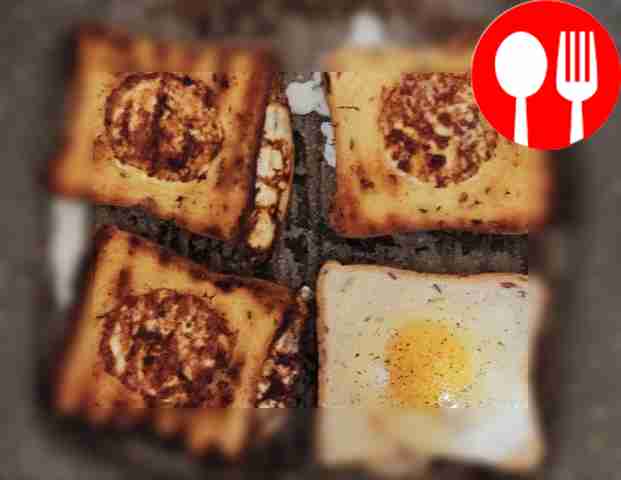 Как только яйцо чуть поджарится, переверните...