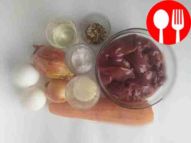 Промойте печень и промокните её бумажной...