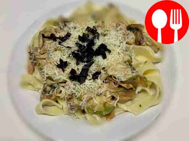 Паста фетучини с ветчиной и овощами