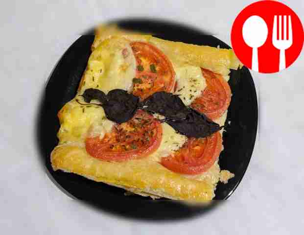 Домашние круассаны с салатом «Капрезе»