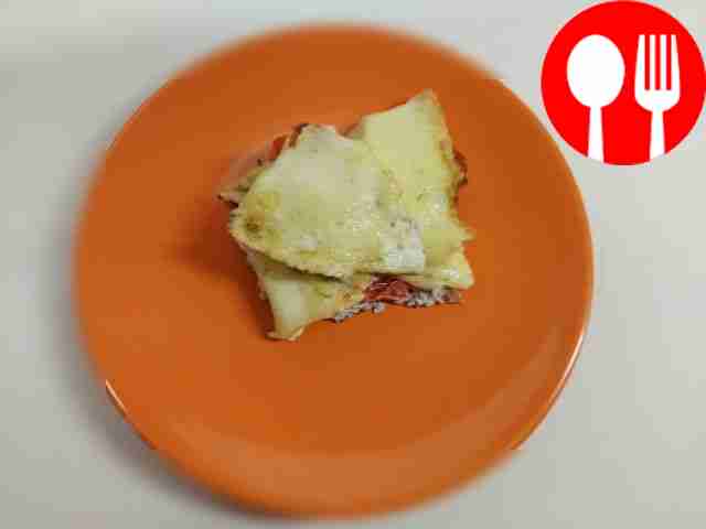 Пикантная яичница с моцареллой