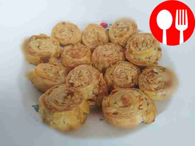 Домашние булочки с ореховой крошкой и сыром