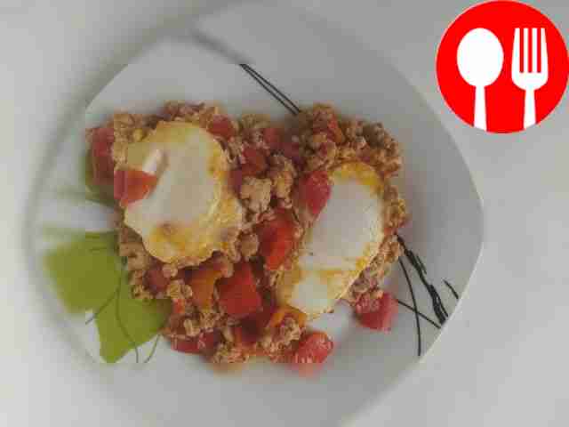 Шакшука с овощами и куриным фаршем