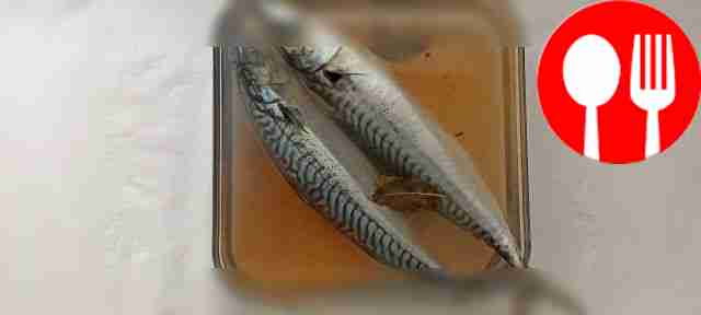 В остывшем маринаде добавьте уксус и...