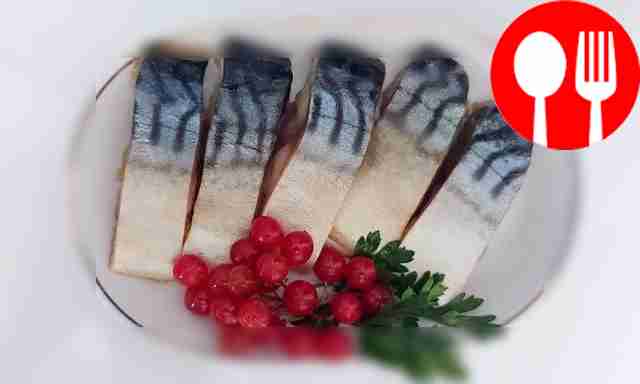Домашняя маринованная скумбрия с калиной