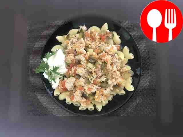 Азу со сметанным соусом и солеными огурцами