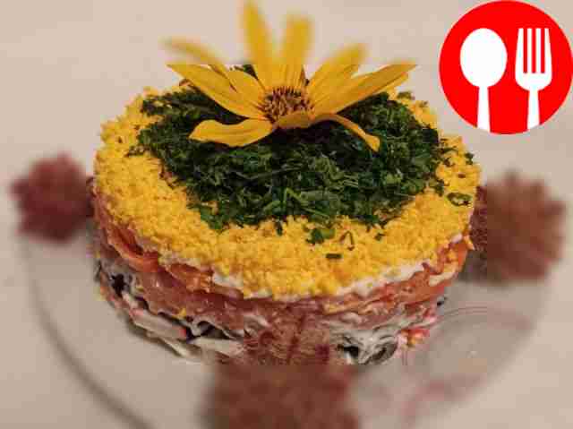 Крабовый салат с слабосоленой горбушей