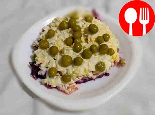 Домашний салат «Семга под шубой» с плавленым сыром