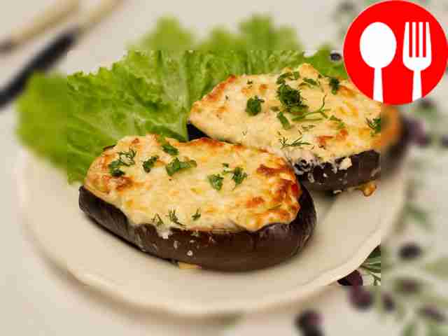 Запеченные баклажаны с сыром и яйцом