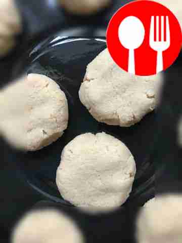 Выкладывайте будущие печенья на пергамент и...