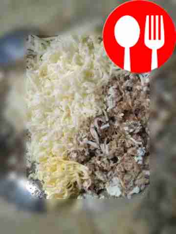 Разомните рыбу вилкой, добавьте к ней яйца,...