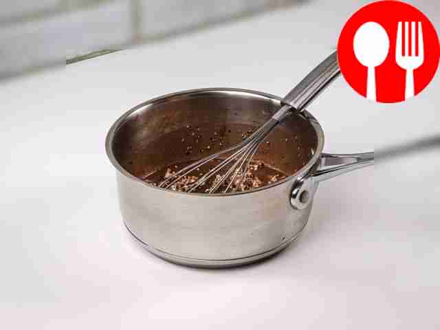 В небольшую кастрюлю (сотейник) поместите...