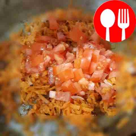 Обжарьте нарезанные овощи на растительном масле.