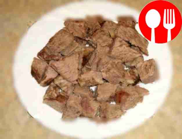 Промойте мясо, затем сварите его, добавив соль.