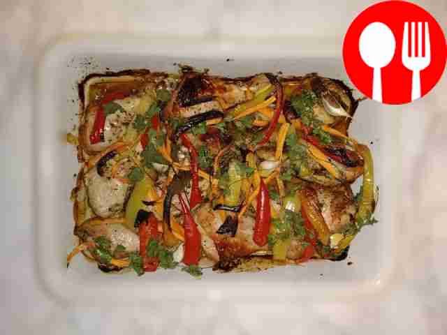 Медовая курица, запеченная в духовке с овощами