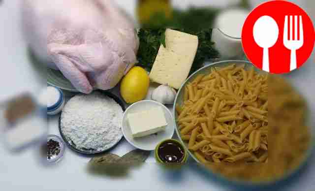 Ретельно промойте курицу и разрежьте её...