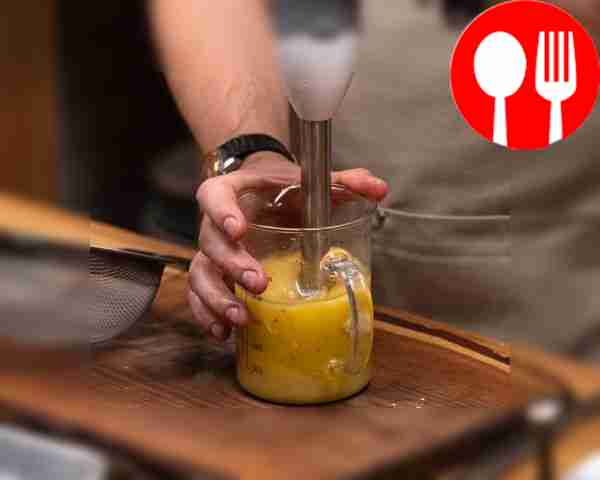 Для перечного масла взбейте все ингредиенты в...