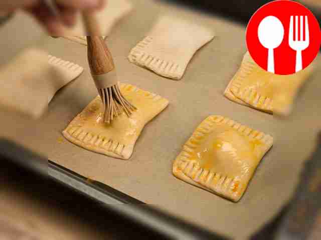 Смажьте изделия яичным желтком, переложите на...