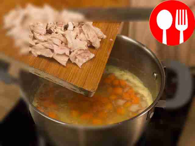 Добавьте овощи и варите примерно еще 5 минут....