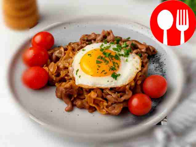 Ароматная яичница с лисичками