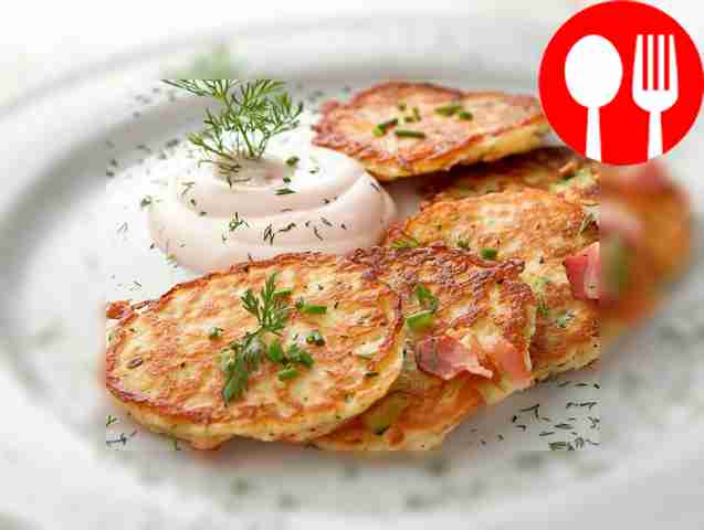 Хрустящие оладьи из кабачков с сыром и беконом