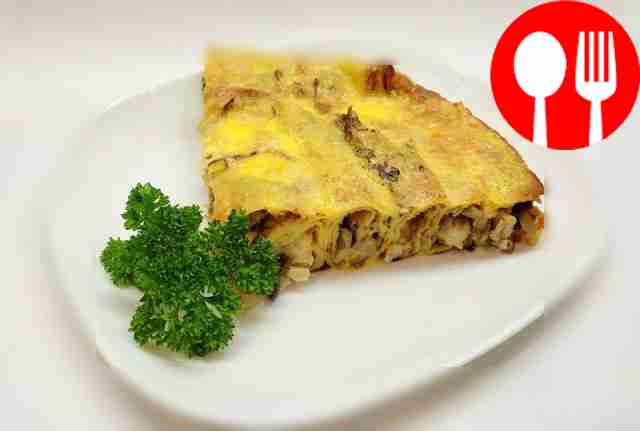 Ароматные блинчики с грудкой и грибами