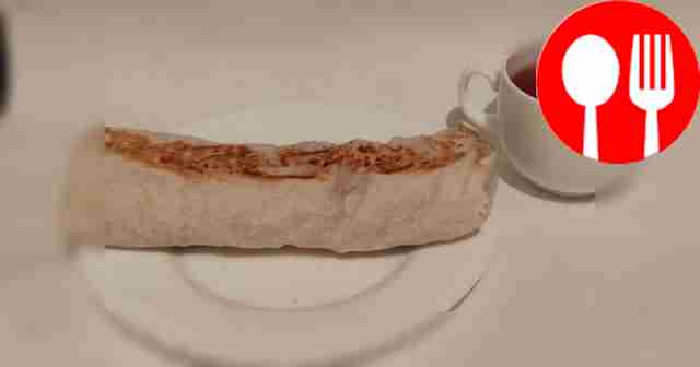 Разрежьте шаурму на порционные куски....