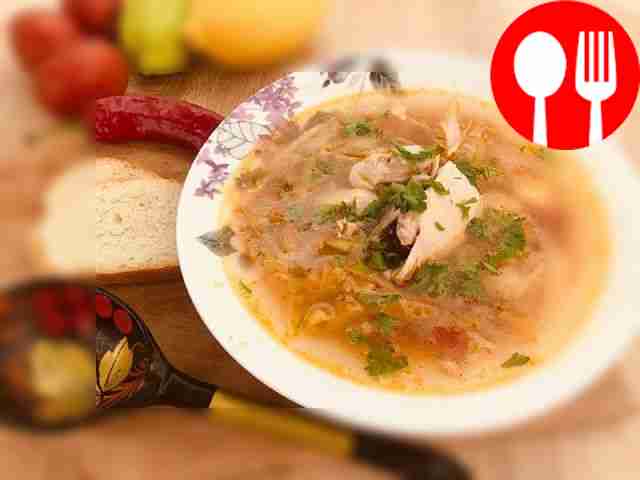 Витаминный суп на основе бульона с овощами и мясом