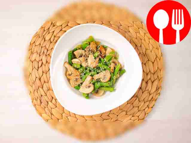 Салат со стручковой фасолью и шампиньонами