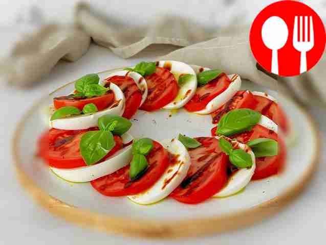 Итальянский капрезе с соусом барбекю