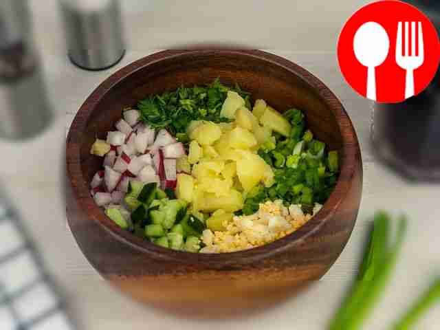 Тщательно перемешайте все нарезанные...