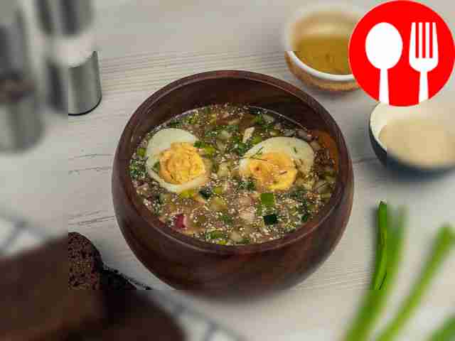 Влейте квас прямо перед подачей. Количество...