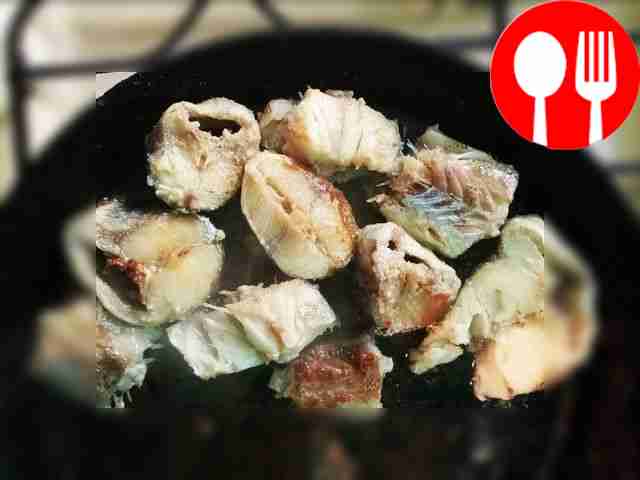 Разогрейте на сковороде рафинированное...