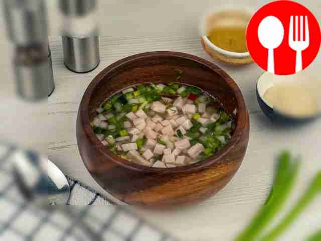 Окрошка на минеральной воде с ветчиной