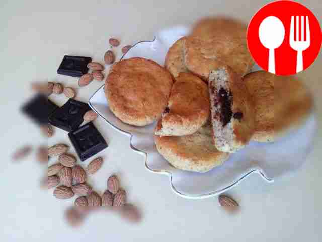 Изысканные миндальные сырники с шоколадом