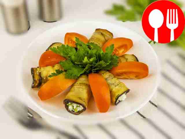 Рулет из баклажанов с сыром фета