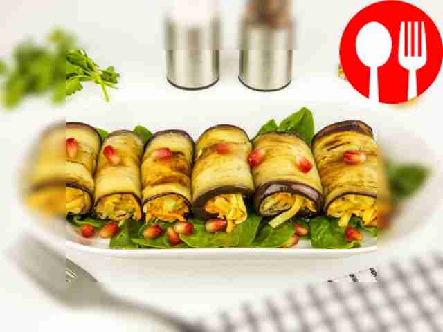 Рулет из баклажанов с сыром и корейской морковью