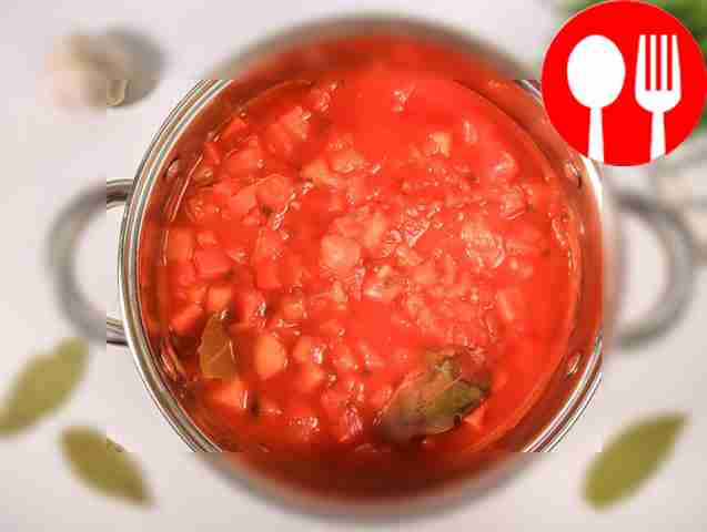 Подавайте блюдо, посыпав его рубленой зеленью.