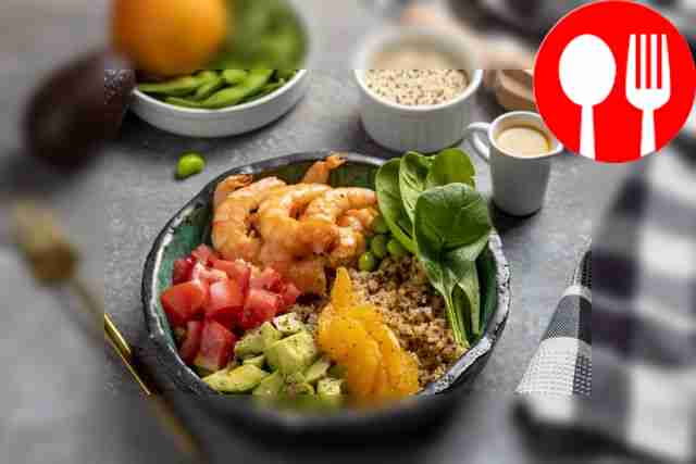 Поке с креветкой, киноа и бобами эдамаме