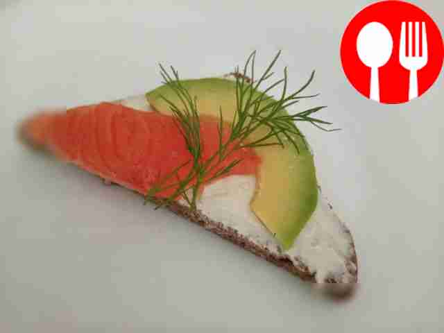 Аппетитные бутерброды с копченой семгой