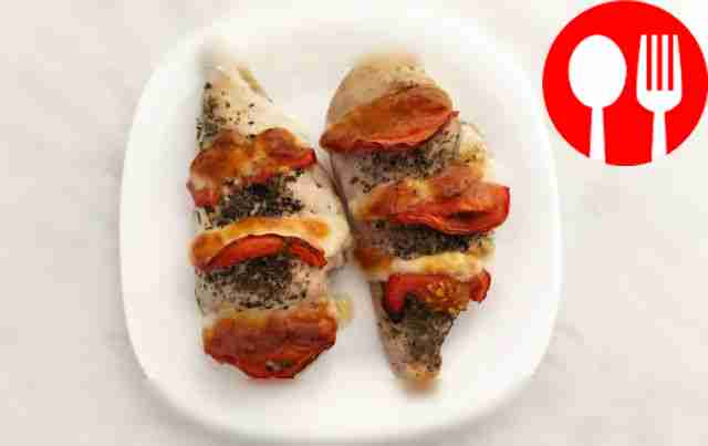 Ароматное «Капрезе» с филе куриной грудки