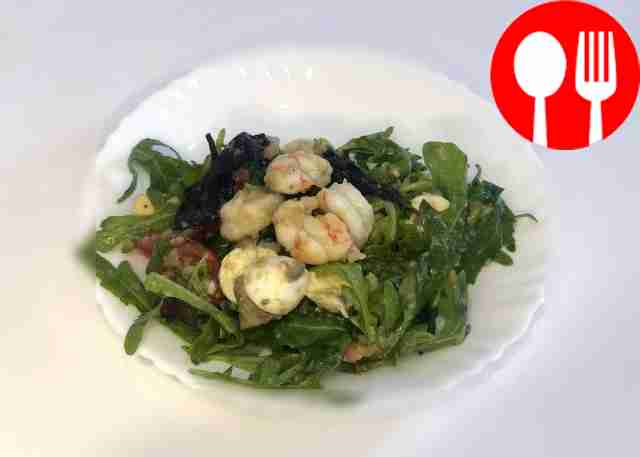 Аппетитный салат «Капрезе» с реганом