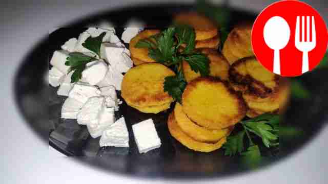 Подавайте кукурузные лепешки на отдельной...